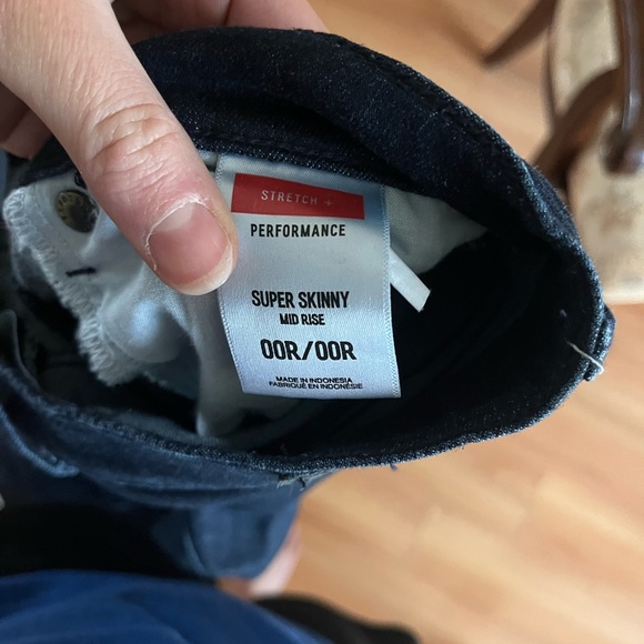 Express Dark Wash Mid-Rise Straight Jean. - Picture 3 of 4